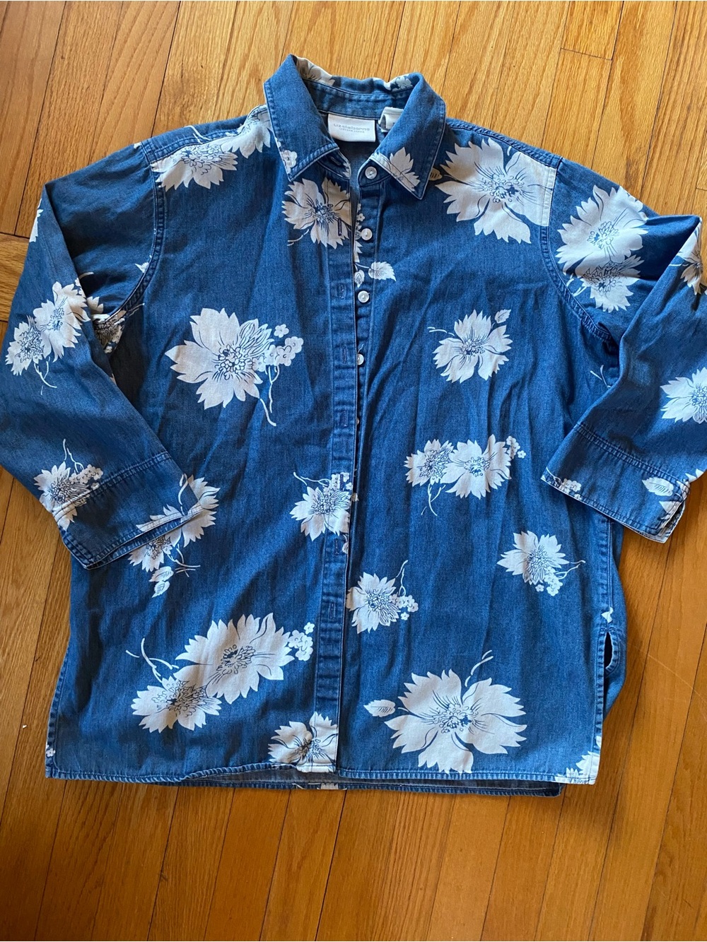 VTg Liz Claiborne Blue Denim Floral Button-Down Denim - Picture 2 of 8